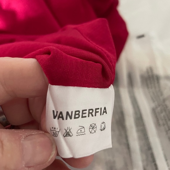 Elegant Red Lace Women's Dress - Picture 6 of 6